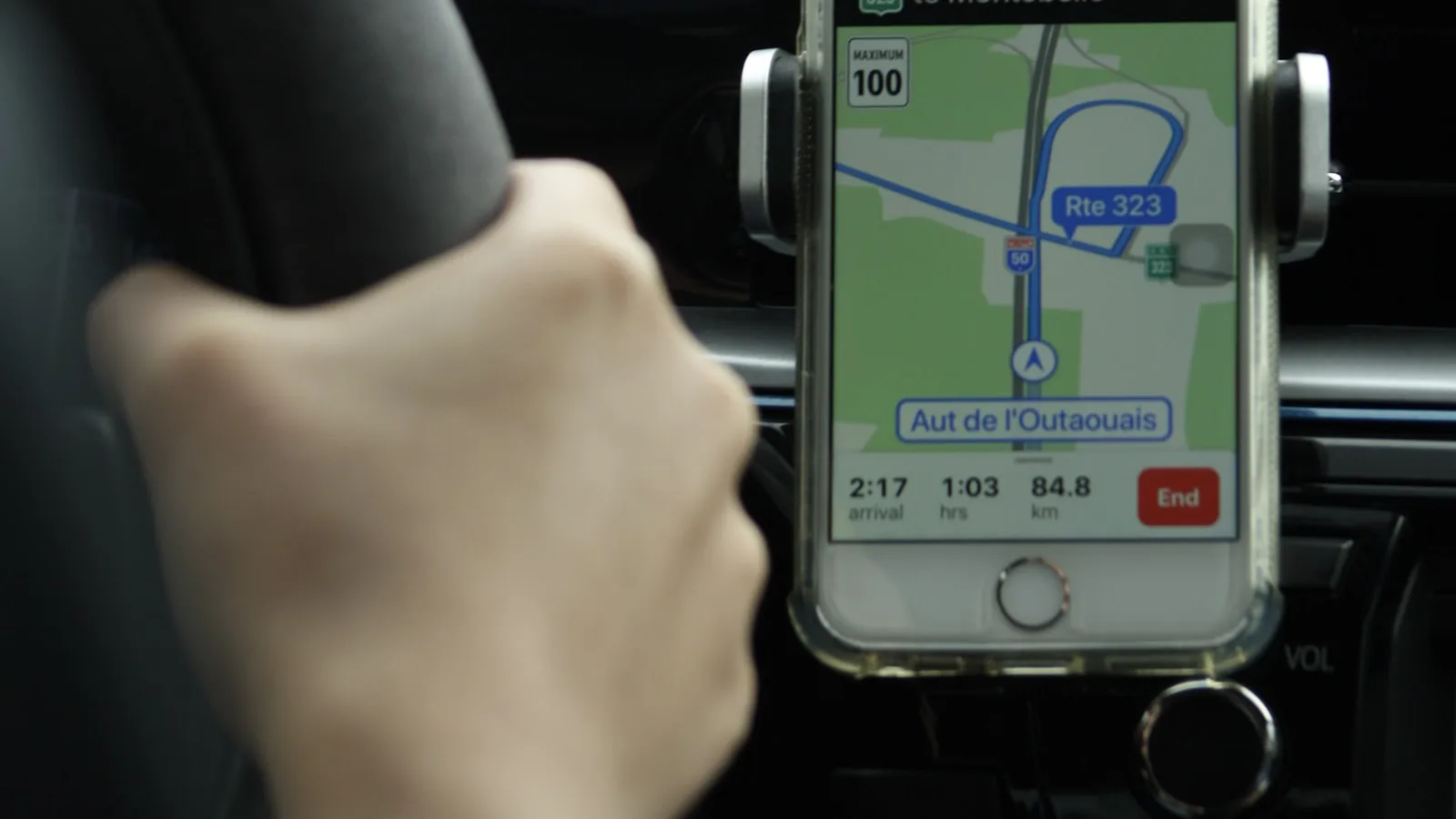 Cellulare, alcol e cinture: regole chiave per taxi e NCC